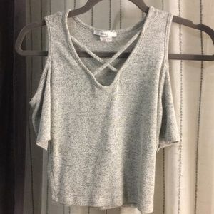 Cut out shoulder short sleeve